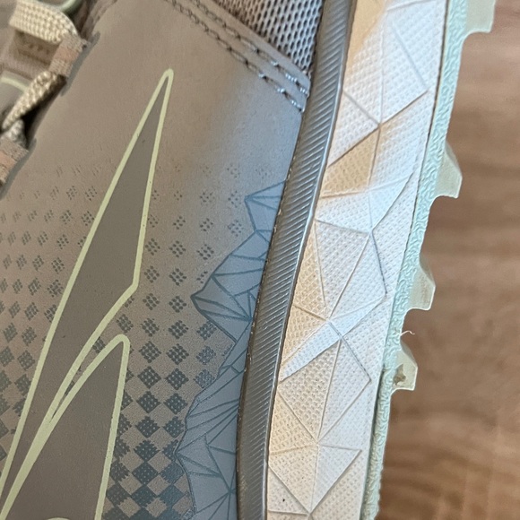 Altra Gray Athletic Shoes - Picture 9 of 9